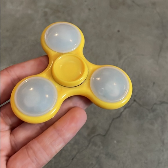 Light up Yellow Fidget Spinner - Picture 1 of 2